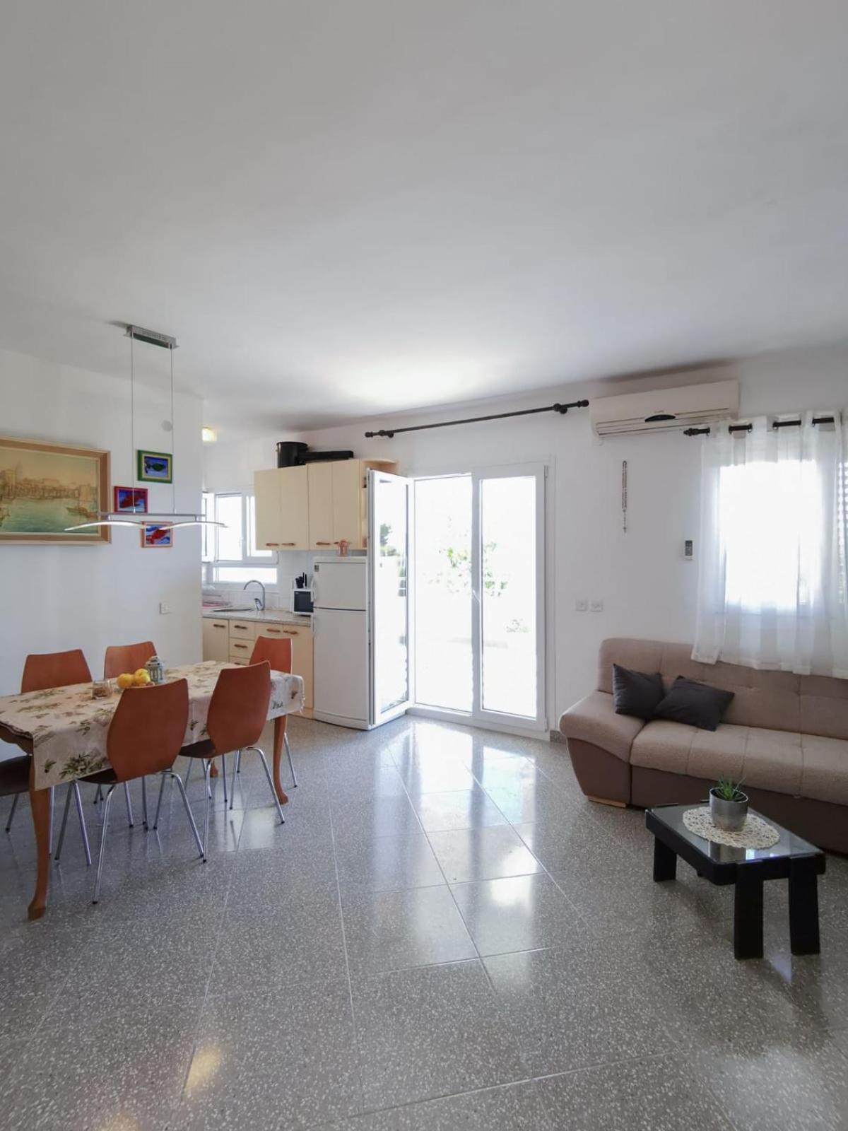 Apartments By The Sea Mimice, Omis - 14230 Rum bild